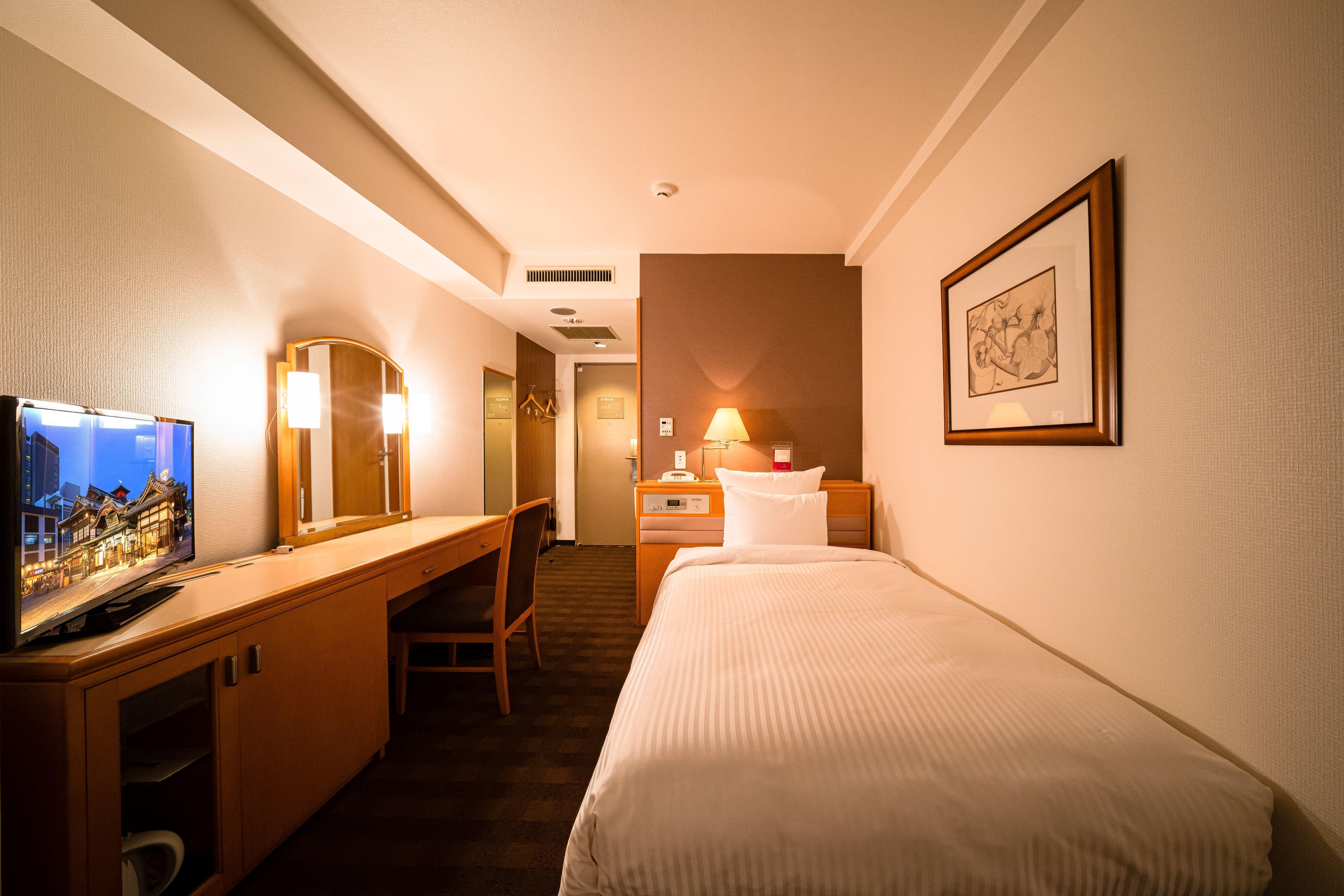 Отель Ana Crowne Plaza Matsuyama By Ihg Экстерьер фото