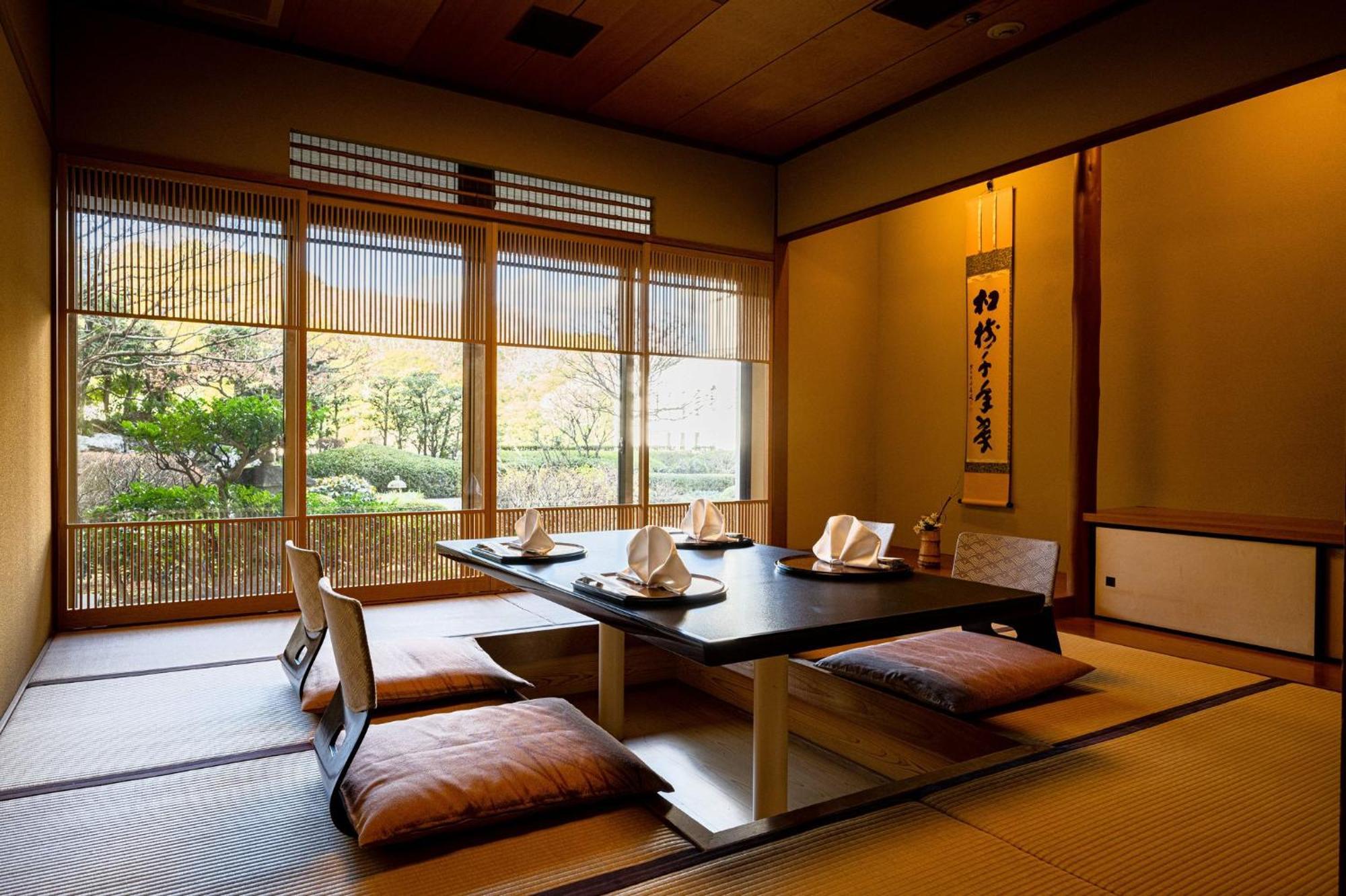 Отель Ana Crowne Plaza Matsuyama By Ihg Экстерьер фото